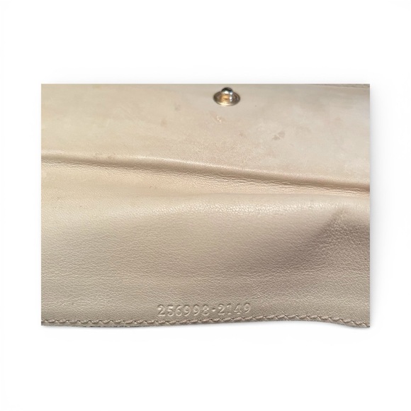 Gucci Vintage long snap closure wallet. Callouts some rubbing on the sides - Picture 9 of 9